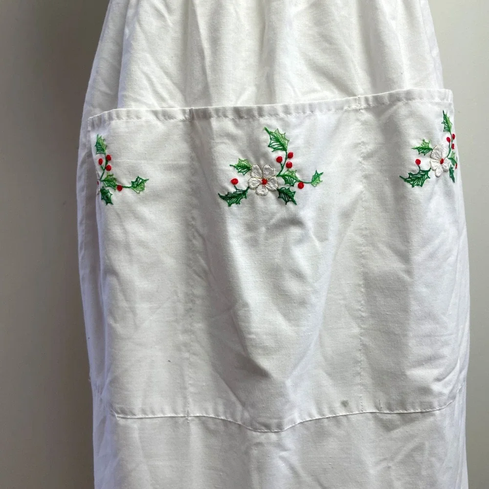 White Christmas Apron Vintage Poinsettia Embroidery Ruffle Eyelet Cottagecore